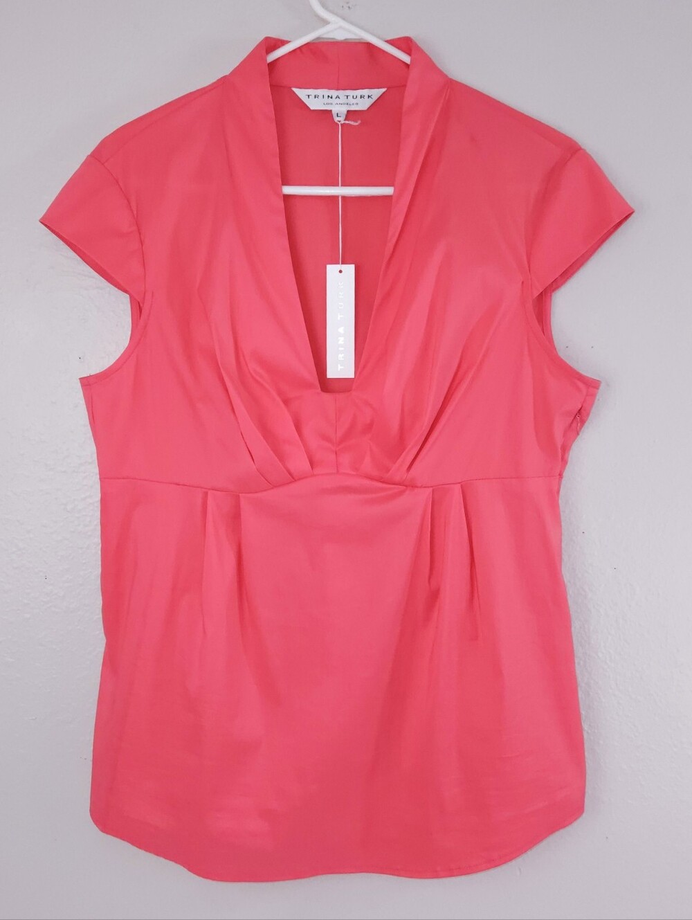 Trina Turk Cap Sleeve Blouse LARGE Coral Pink V-Neck Tee